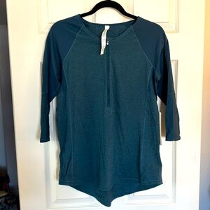 Lululemon clip in long sleeveve size 8 color is a teal